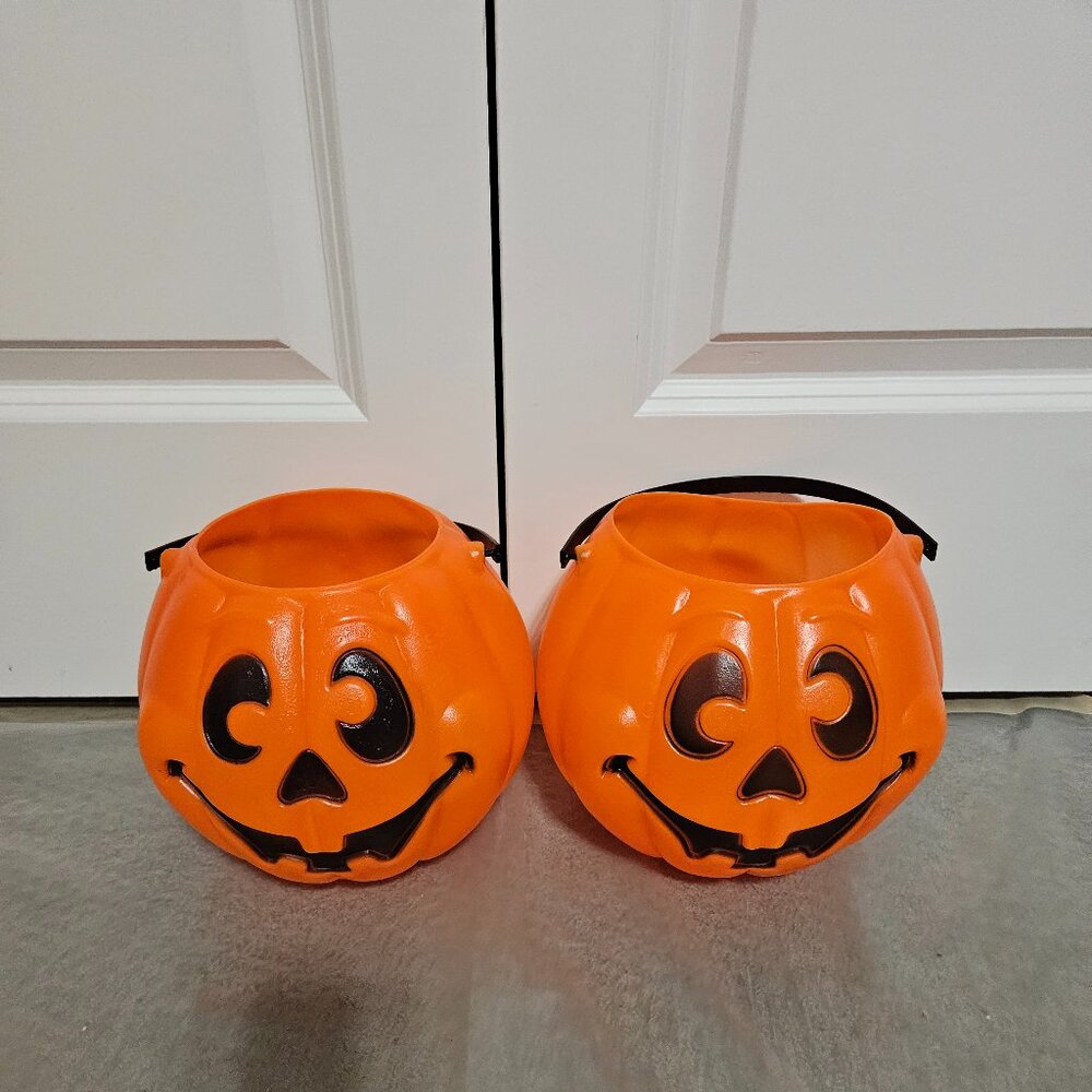 PAIR OF NEW GRAND VENTURA 10" W PLASTIC BLOW MOLD TRICK OR TREAT PUMPKIN PAILS
